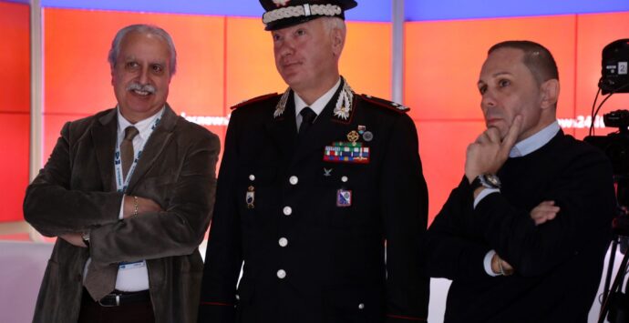Il generale dei carabinieri Salsano a Lac: «Non arretrate mai»