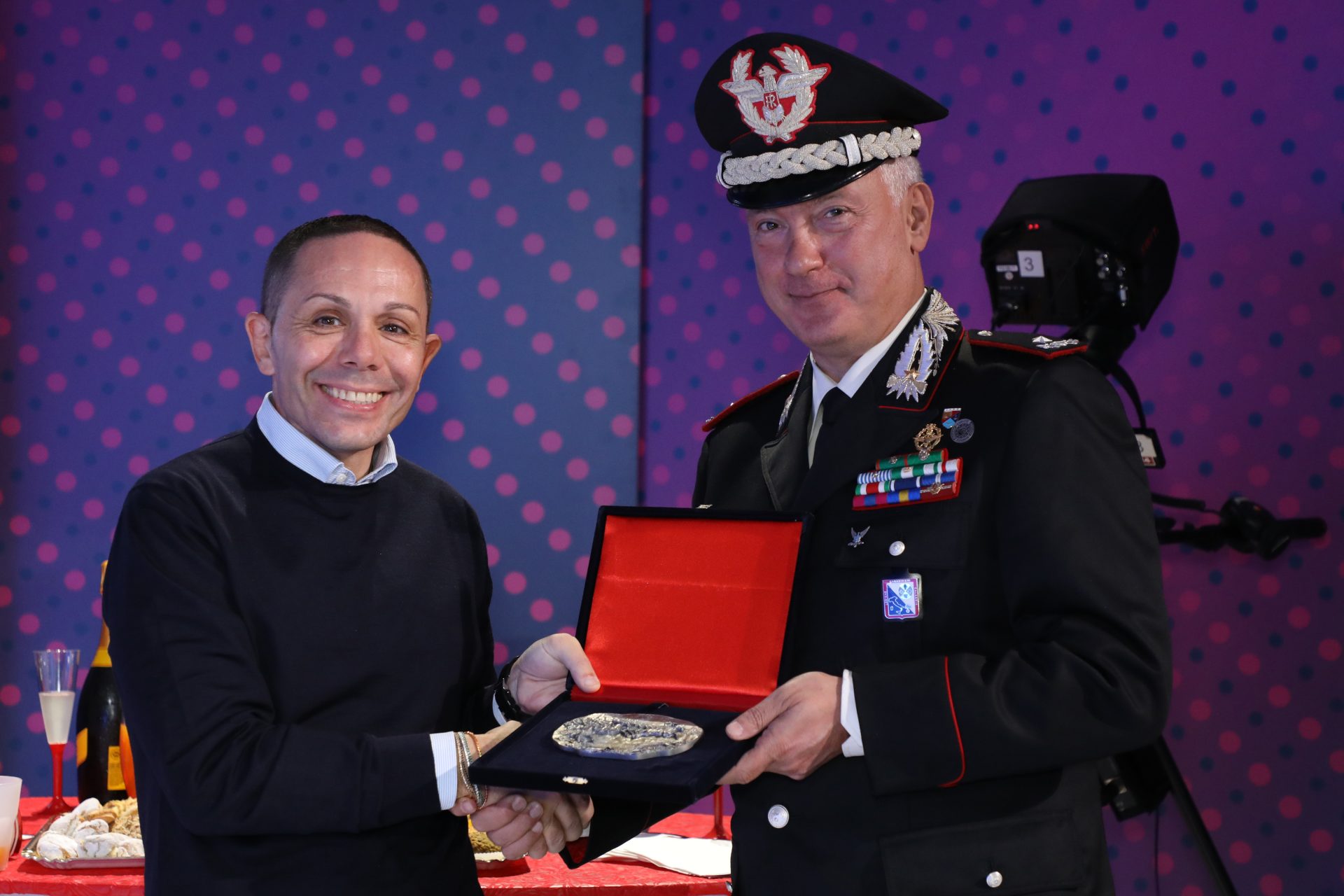 Il generale dei carabinieri Salsano a Lac: «Non arretrate mai»