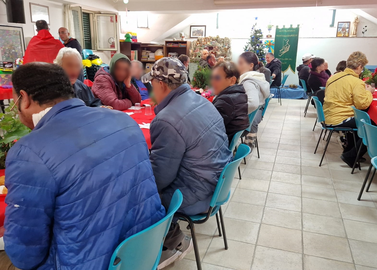 Reggio, pranzo di Natale alla “Casa della Solidarietà” di Catona – FOTO