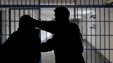 Torture nel carcere di Reggio, il pestaggio di Peluso raccontato dai detenuti: «Chiedeva aiuto, pensava di essere ucciso»