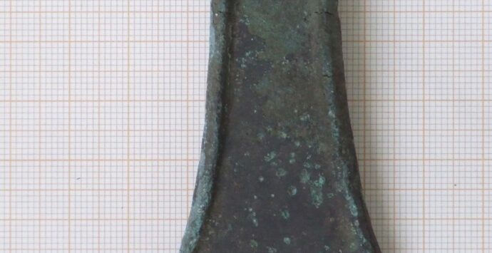 Ascia preistorica rinvenuta in Aspromonte, risale a circa 3000 anni fa