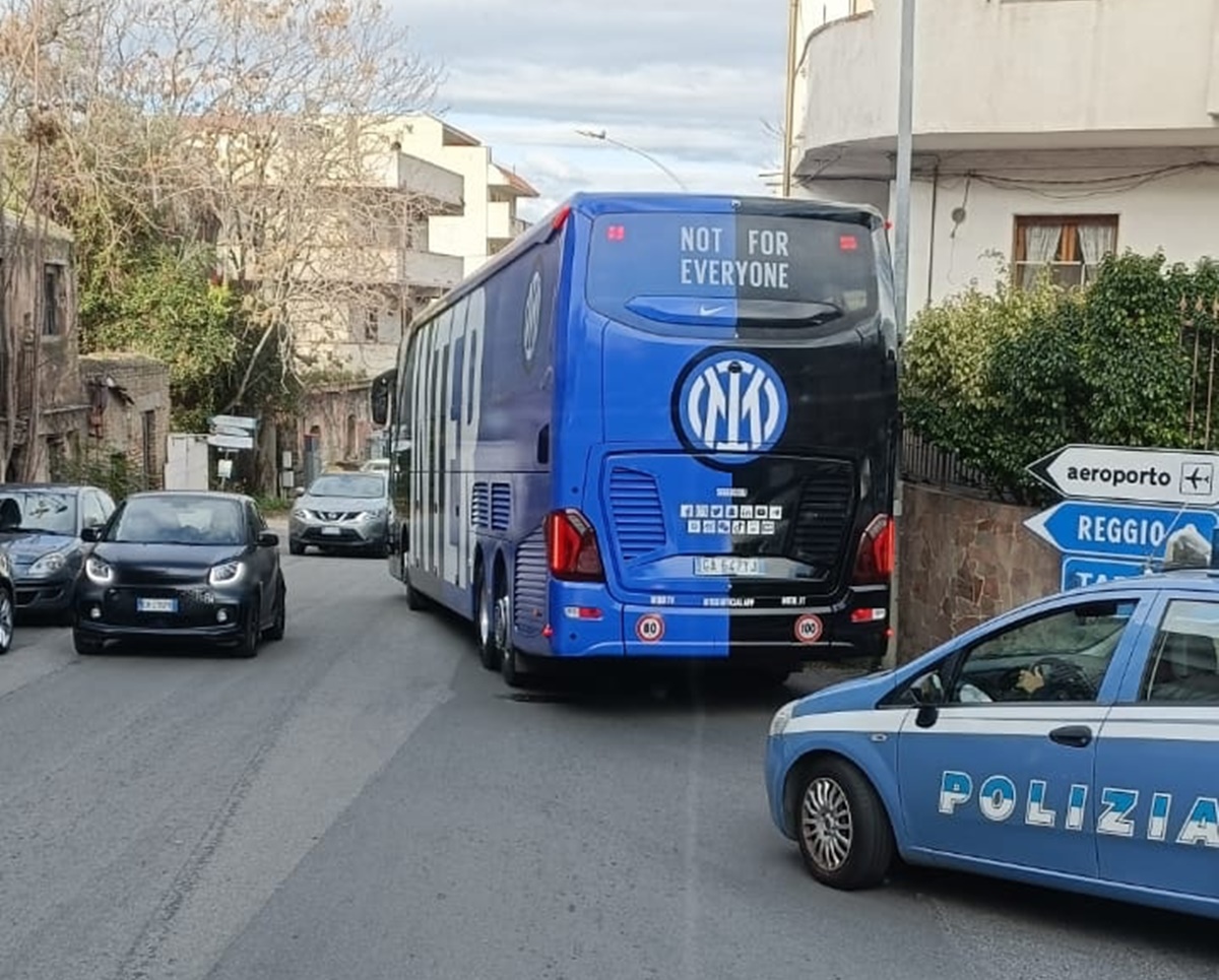 Reggina-Inter, il bus nerazzurro è già arrivato in città – VIDEO