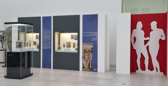 Museo di Reggio, apre la mostra “Sullo scaffale dello speziale” – FOTO