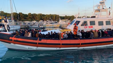 Migranti, Piantedosi: «Calabria e Sicilia non siano il campo profughi d’Europa»