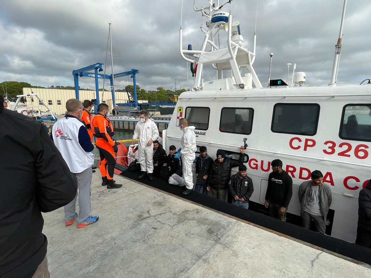 Roccella Jonica, soccorsi in mare 53 migranti
