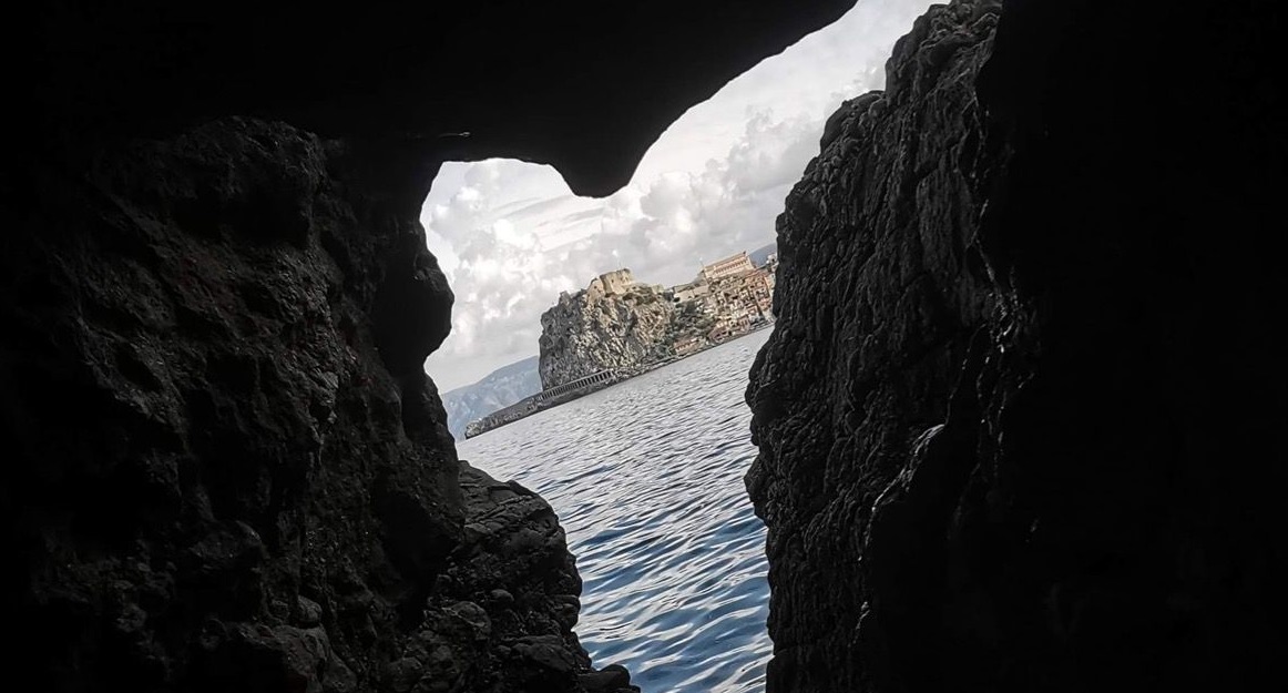 Scilla, il fascino delle grotte del Mito strega escursionisti e appassionati