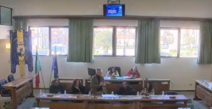 Taurianova, il Consiglio comunale approva il bilancio tra le polemiche