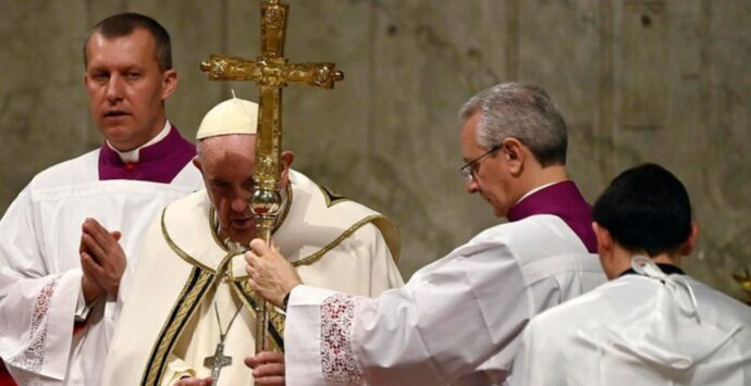 Vaticano, parte il pressing sul Papa per le dimissioni