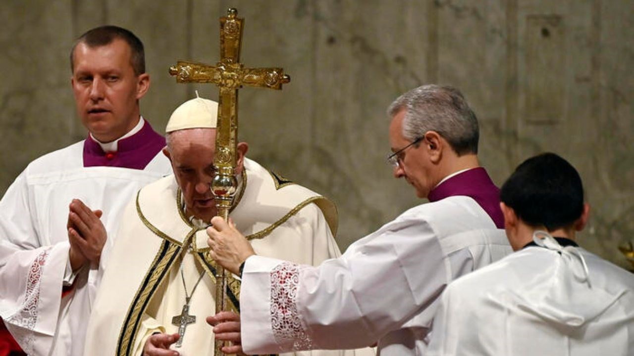 Vaticano, parte il pressing sul Papa per le dimissioni