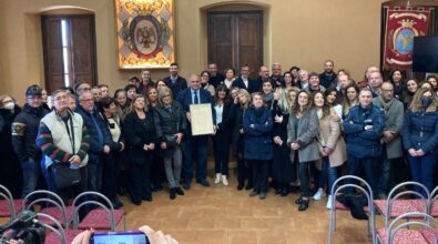 Locri, saluti e commozione per l’ex sindaco Calabrese: «Abbiamo cambiato il destino di questa città»