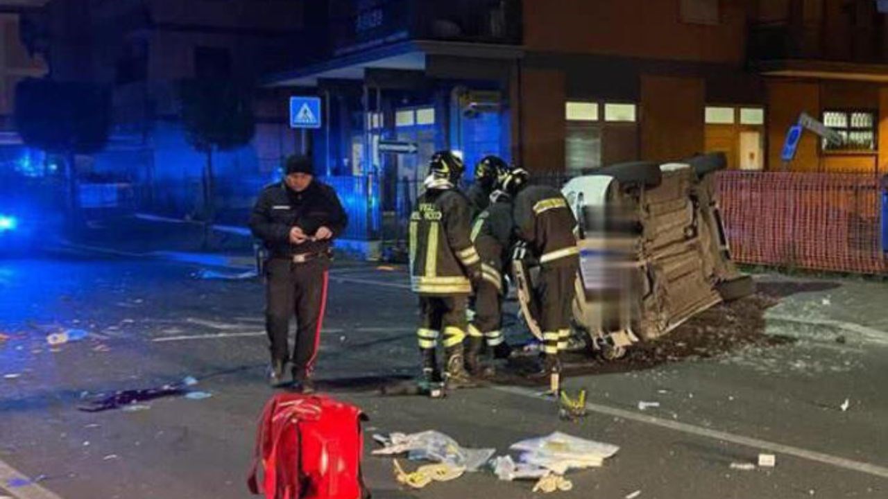 Drammatico incidente alle porte di Roma, morti cinque giovani