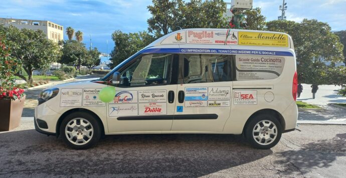 Messina, consegnato il secondo veicolo per persone con ridotta mobilità