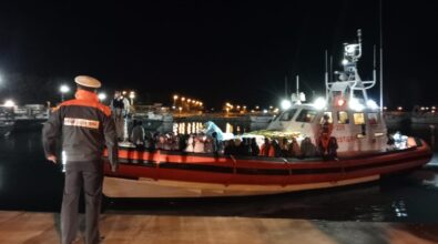 Migranti, notte di sbarchi a Roccella: soccorse 230 persone