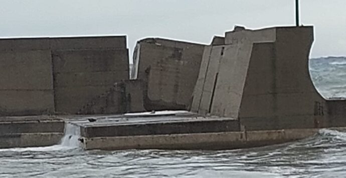 Bagnara, dopo il crollo del muro al porto l’amministrazione conferma: «A breve i lavori»