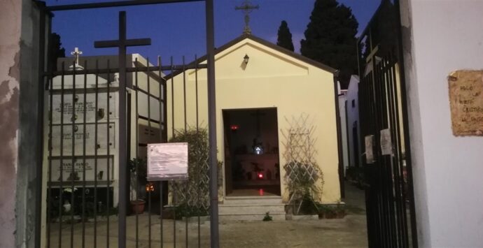 Motta S.G., degrado e pericoli al cimitero di Lazzaro