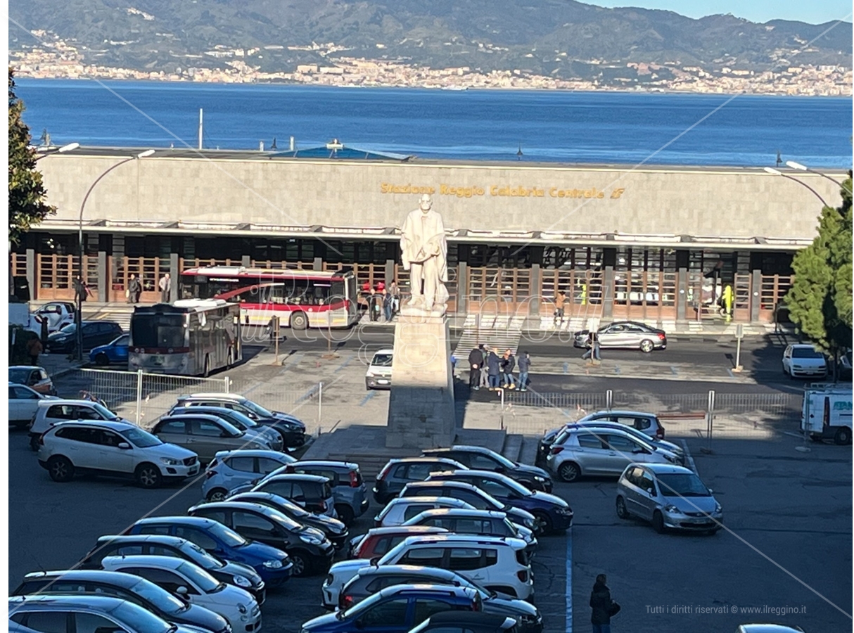 Piazza Garibaldi a Reggio, con l’inizio dei lavori mancano i parcheggi