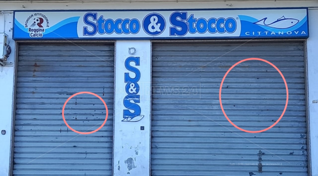Vibo, colpi d’arma da fuoco contro saracinesca “Stocco&Stocco”: danni ingenti
