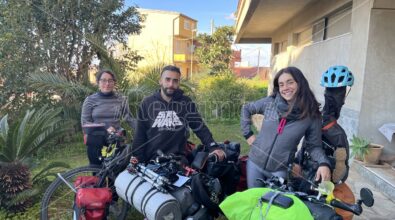 La storia di Myriam, Italo e Coline: in giro per il mondo in sella a una bici – VIDEO