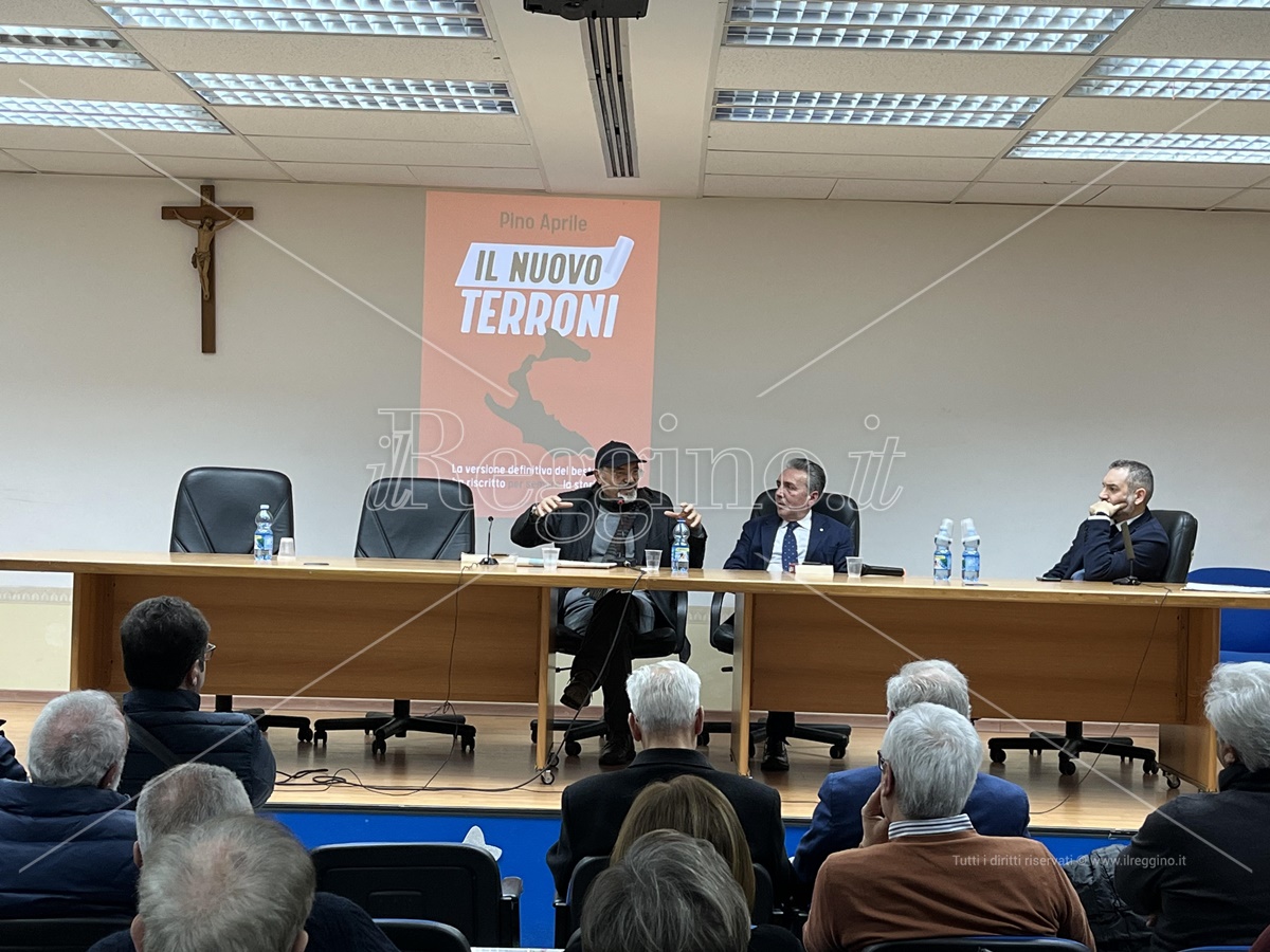 Reggio, Pino Aprile nel Nuovo Terroni: «Noi meridionali non abbiamo conservato l’identità»