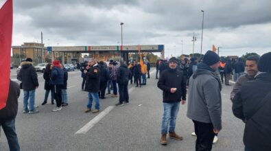 Porto di Gioia Tauro, sit-in di protesta contro licenziamento del sindacalista Macrì