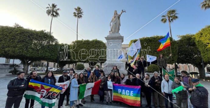 Reggio, in piazza per la pace in Ucraina e il ripudio di tutte le guerre – FOTO e VIDEO