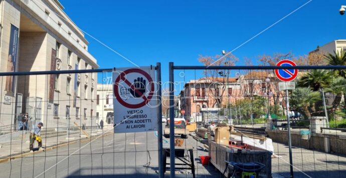 Piazza De Nava a Reggio, il Segretariato regionale: «I ritrovamenti non pregiudicano la prosecuzione dei lavori»