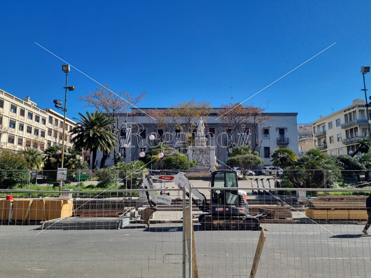 Piazza De Nava a Reggio, il Comitato: «È ancora possibile modificare il progetto»