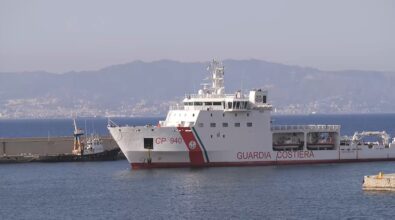 Reggio, al porto la nave Dattilo con 569 migranti provenienti da Lampedusa
