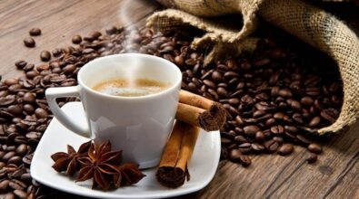 Una ricerca riabilita il caffè: due o tre tazzine al giorno mantengono la pressione bassa