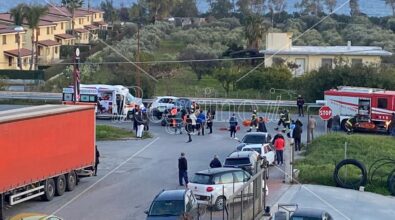 Incidente sulla 106 a Caulonia, scontro tra tre auto: un ferito