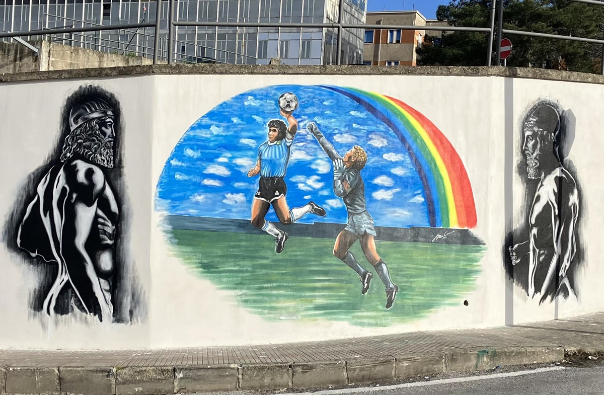 Polistena, completato il murales “rivoluzionario”. Tripodi: «Monito contro la guerra e inno alla pace»