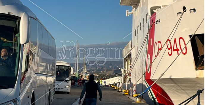 Reggio, 472 migranti domani in arrivo al porto