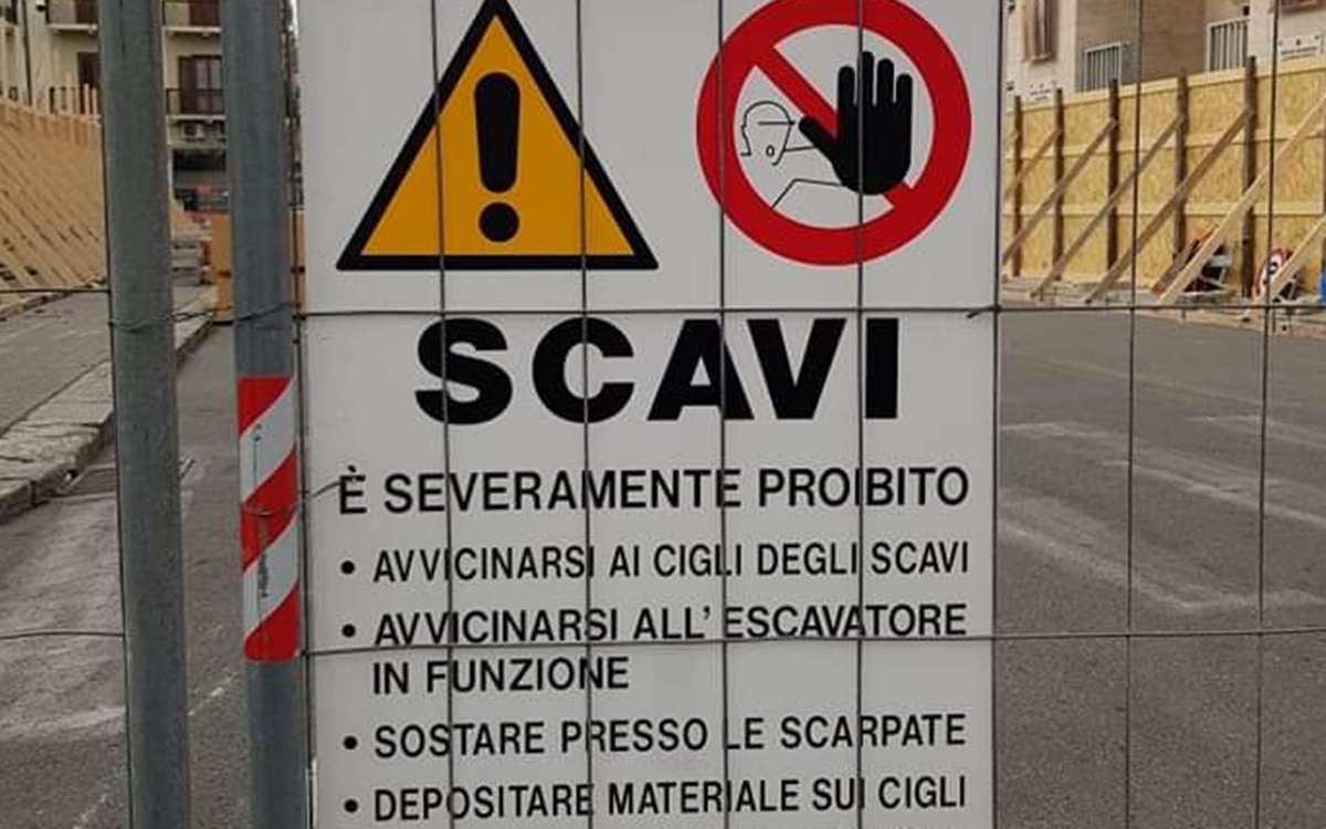 Ritrovamenti piazza De Nava a Reggio, Castrizio: «Troppo in superficie per essere antichi»