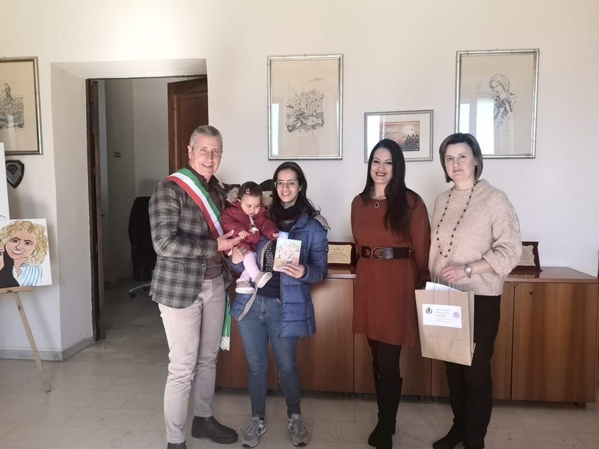 Taurianova, al via il progetto “Nati per la cultura”: consegnati i primi “passaporti culturali” ai nuovi nati