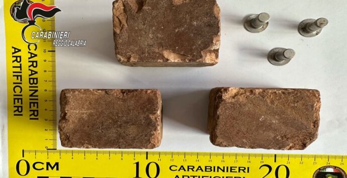 Reggio, 600 grammi di tritolo e due ordigni artigianali rinvenuti a “Ciccarello” – VIDEO