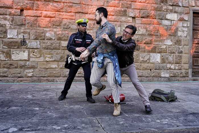 Blitz degli ambientalisti a Firenze, imbrattato di vernice Palazzo Vecchio