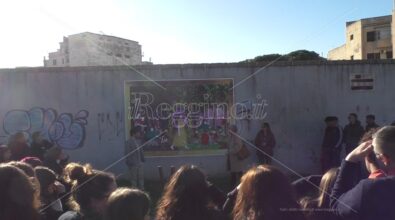 Reggio, in piazza Gianluca Canonico l’opera ideata dai giovani del circuito penale – FOTO e VIDEO