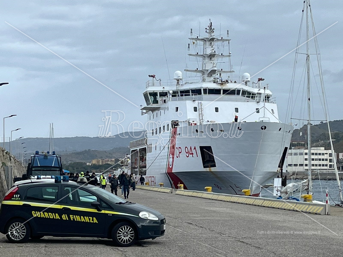 Reggio, 584 migranti a bordo della nave Diciotti adesso in porto