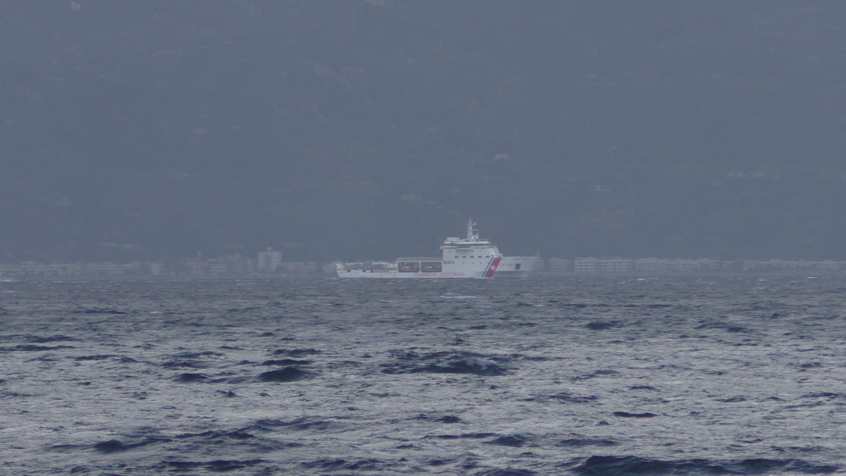 Reggio, arrivata al porto la nave con a bordo 589 migranti