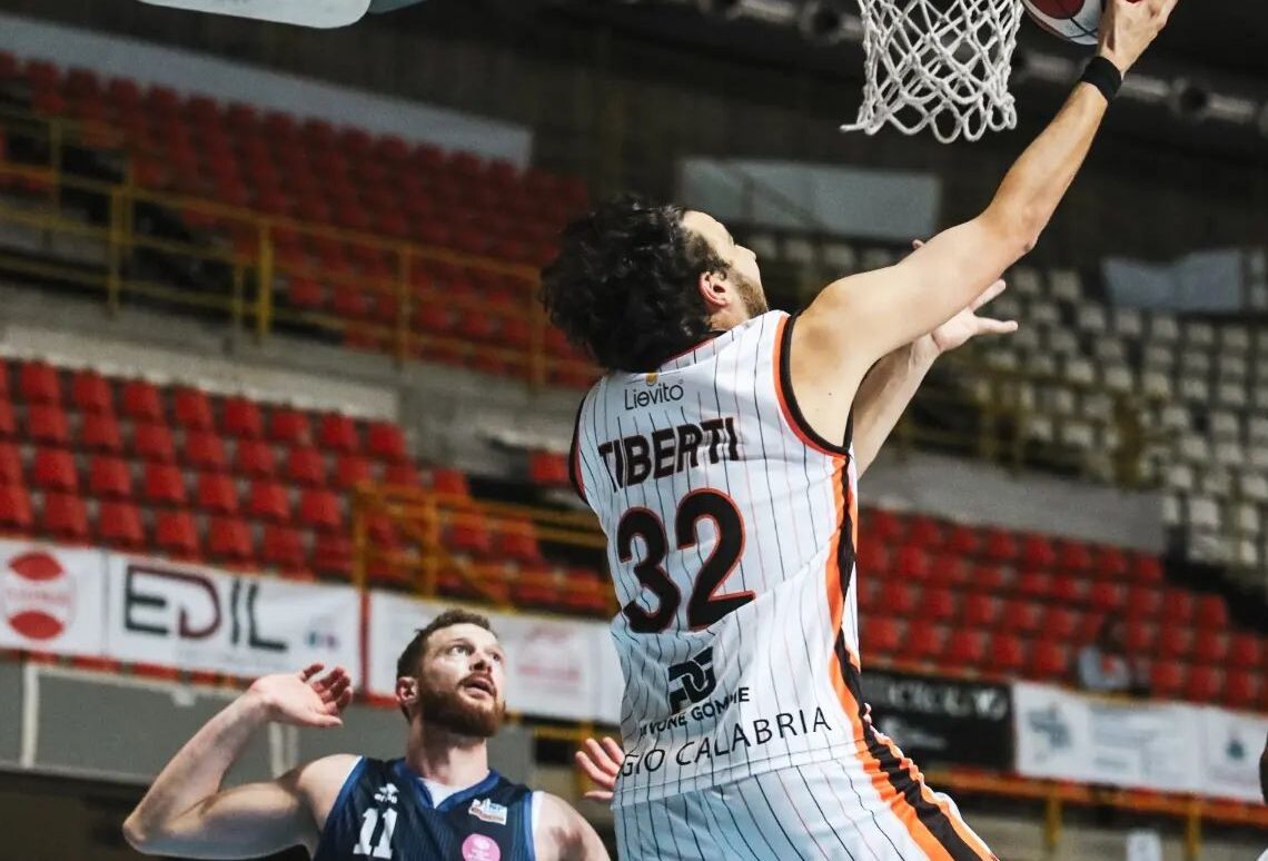 Basket, la Viola a Bergamo per onorare canotta e campionato