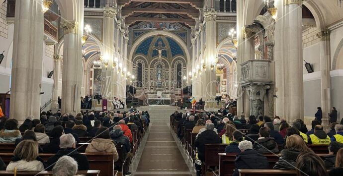 Reggio, vescovo Morrone: «In questo dolore infinito, scegliamo la vita e la speranza» – FOTO