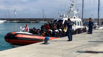 Roccella, continuano i soccorsi in mare: in arrivo 100 migranti