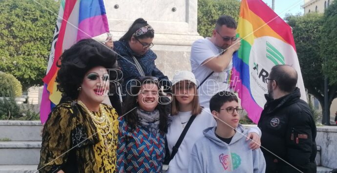 Arcigay in piazza a Reggio, Calabrò: «Non faremo un passo indietro sui diritti dei bambini» – FOTOGALLERY