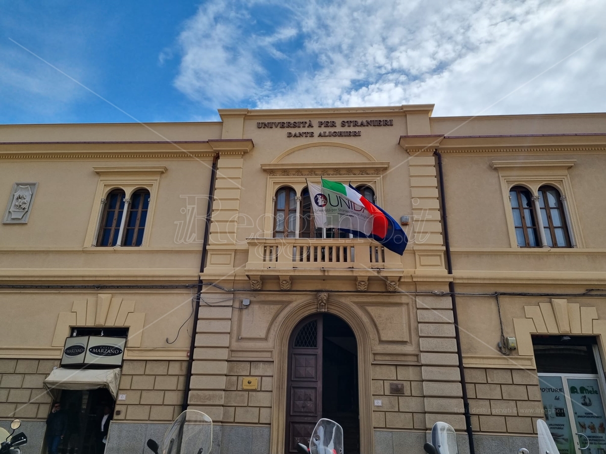Reggio, alla “Dante Alighieri” una conversazione sulla Calabria e i suoi artisti