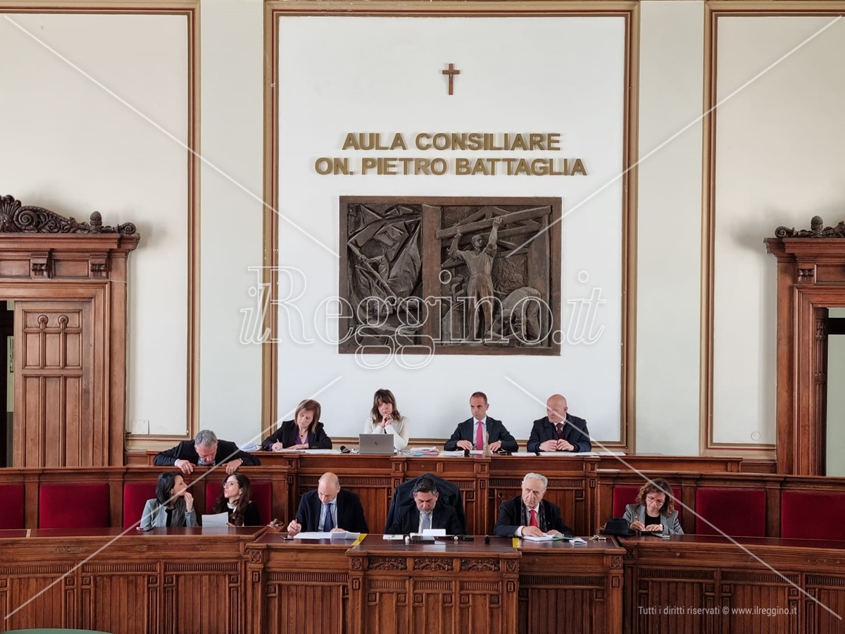 Debiti fuori bilancio al Comune di Reggio, il direttore Barreca: «Servono regole per i funzionari»