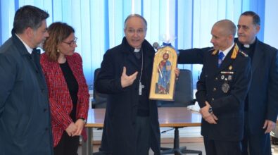 Reggio, visita del vescovo Morrone alla polizia locale in occasione della Santa Pasqua