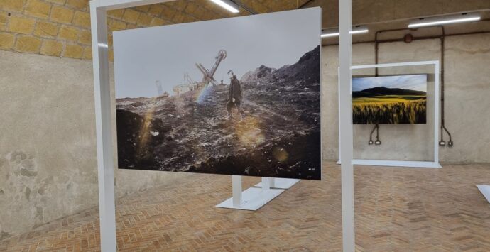 Reggio, il rapporto in bilico tra uomo e Madre Terra nelle immagini della mostra di Bluocean – VIDEO