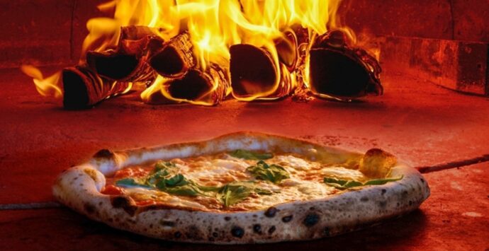 Pizza, il cornicione bruciacchiato non fa male alla salute