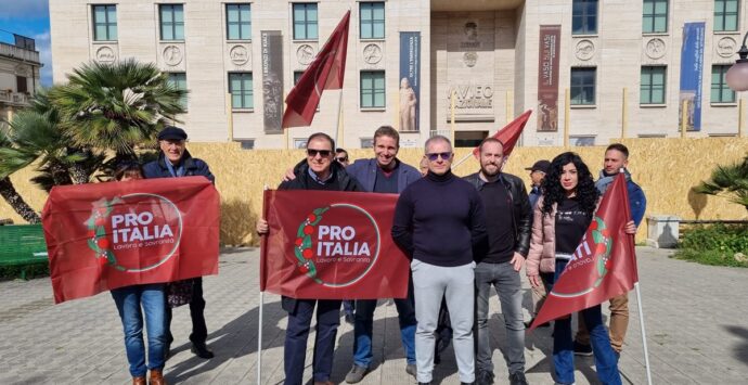 Scavi Piazza De Nava a Reggio, Pro Italia: «Lavori simbolo dell’arroganza dell’Amministrazione» – VIDEO