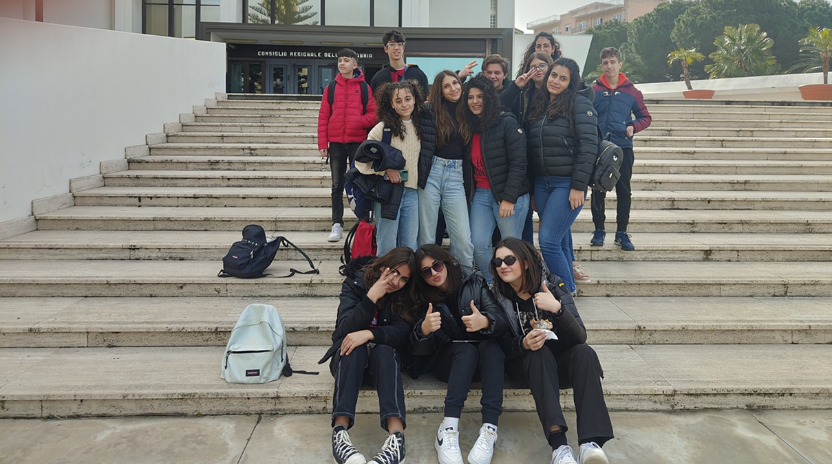 Locri, gli studenti del Liceo scientifico “Zaleuco” visitano Reggio Calabria